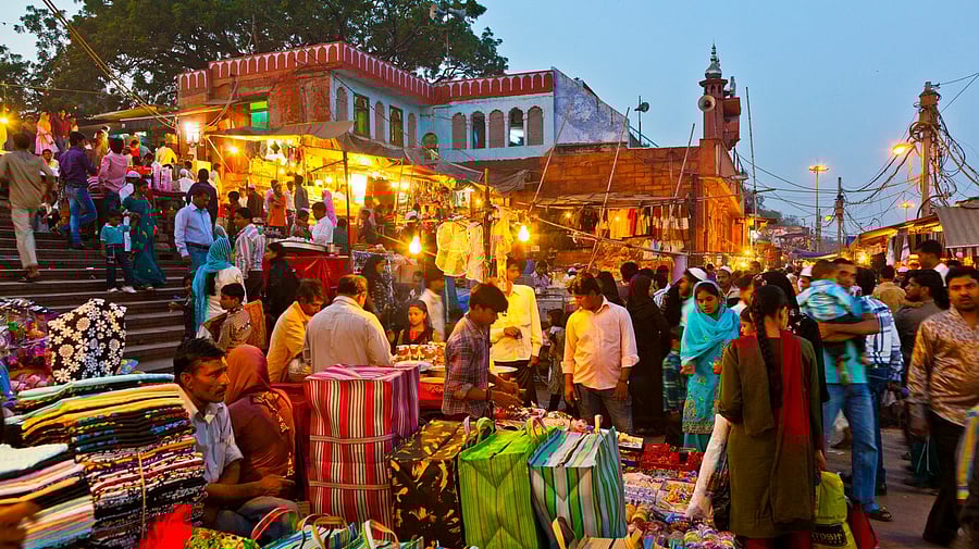 <div class="paragraphs"><p>Image showing street vendors in Delhi. For representational purposes.</p></div>