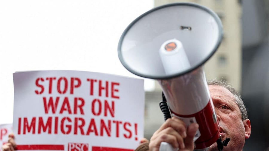 <div class="paragraphs"><p>New York City Comptroller and mayoral candidate Brad Lander detained by ICE in New York.</p></div>