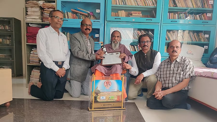 <div class="paragraphs"><p>Couple of years ago, Maruti Chitampalli being felicitated by BNHS Director Kishor Rithe.</p></div>