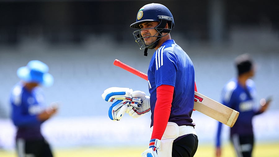 <div class="paragraphs"><p> Shubman Gill during practice </p></div>