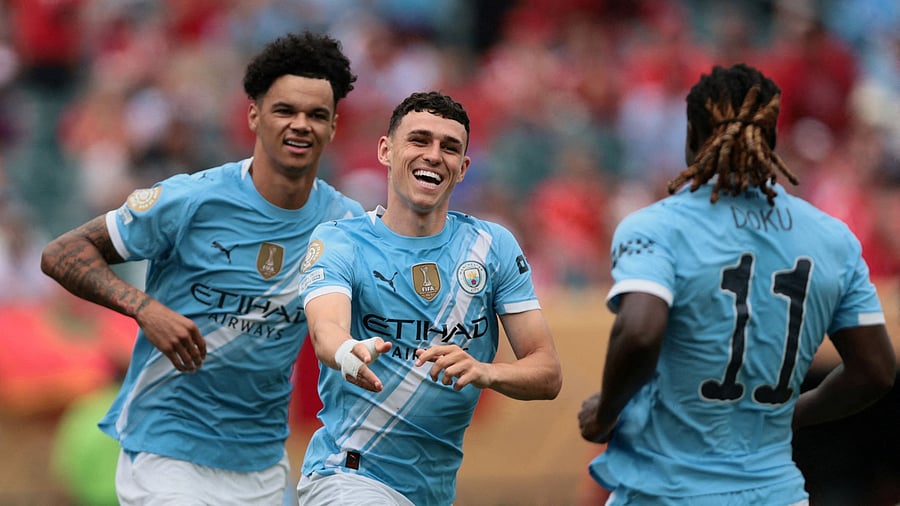 <div class="paragraphs"><p>Manchester City's Phil Foden celebrates scoring their first goal with Nico O'Reilly and Jeremy Doku.</p></div>