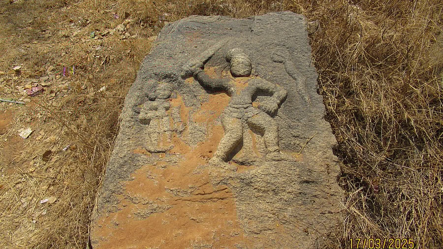 A hero stone found near the Gavi Gutte temple.