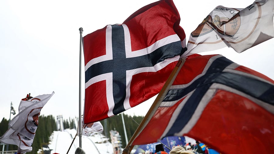 <div class="paragraphs"><p>A photo of Norway flags being waved at an event.</p></div>