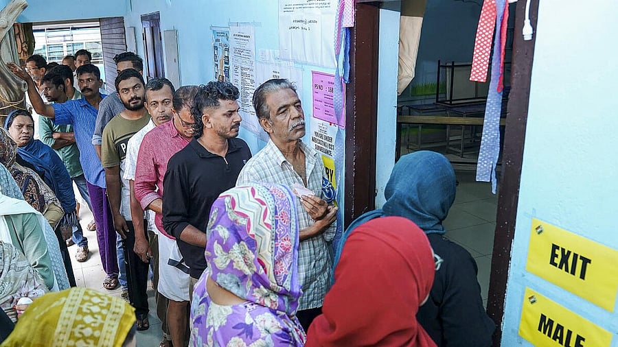 <div class="paragraphs"><p>People wait in a queue to cast their votes during the Nilambur Assembly by-election, at GMLP School, in Malappuram district, Kerala</p></div>