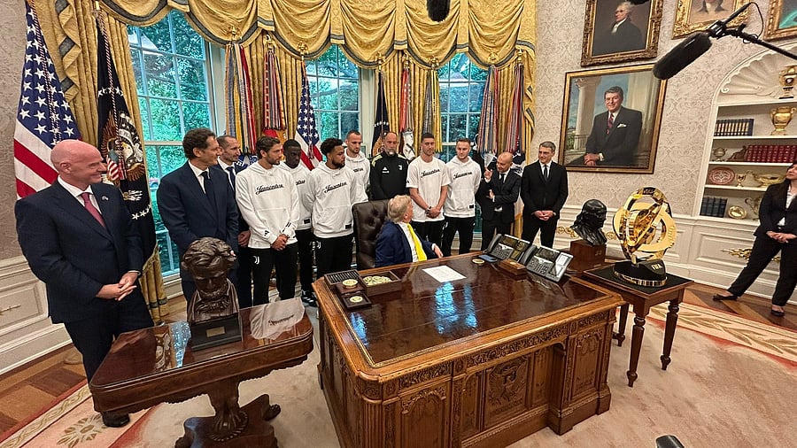 <div class="paragraphs"><p>US President Donald Trump with Juventus players at White House. </p></div>