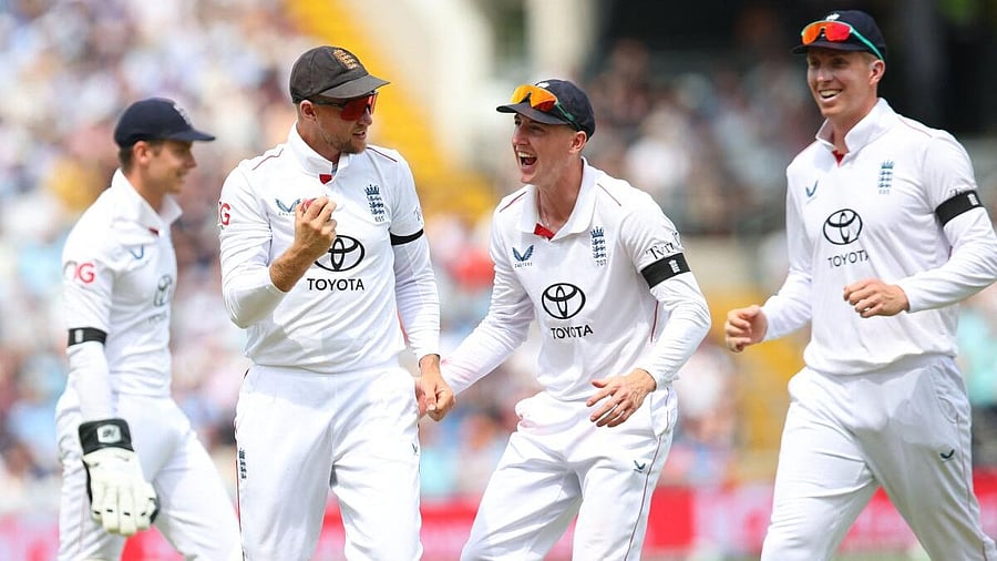 <div class="paragraphs"><p>England players celebrate after dismissing India's KL Rahul in the Leeds Test.&nbsp;</p></div>