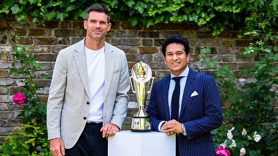 <div class="paragraphs"><p>Sachin Tendulkar (right) James Anderson pose with the new Anderson-Tendulkar trophy at Lord's in London on Thursday. </p></div>