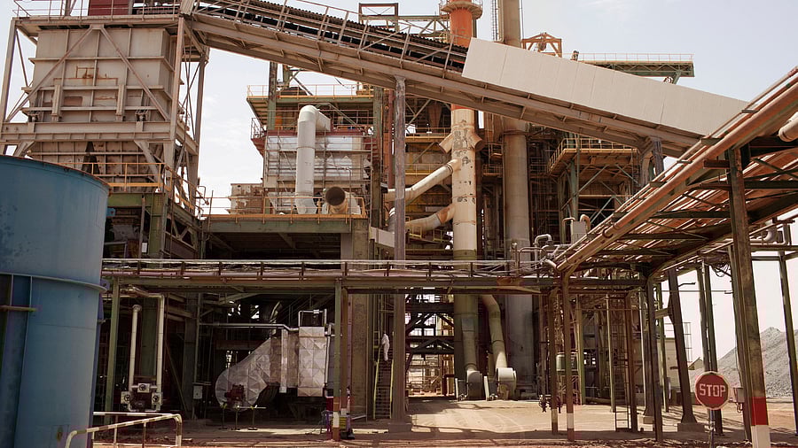 <div class="paragraphs"><p>FILE PHOTO: Areva's Somair uranium mining facility is seen in Arlit, Niger, September 25, 2013. </p></div>