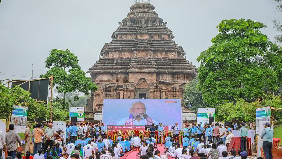<div class="paragraphs"><p>Jual Oram performs yoga at Odisha's Konark Temple to mark International Day of Yoga</p></div>