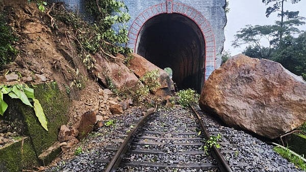 <div class="paragraphs"><p>The damaged railway track between Yedakumari and Shiribagilu railway stations after boulders rolled down the hills, near Sakaleshpura in Hassan District, Karnataka.</p></div>