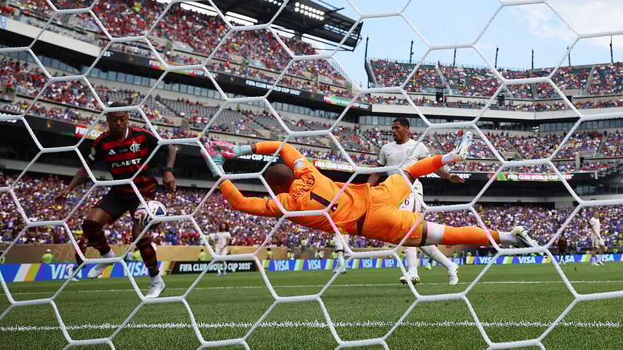 <div class="paragraphs"><p> Flamengo's Bruno Henrique scores their first goal past Chelsea's Robert Sanchez.</p></div>