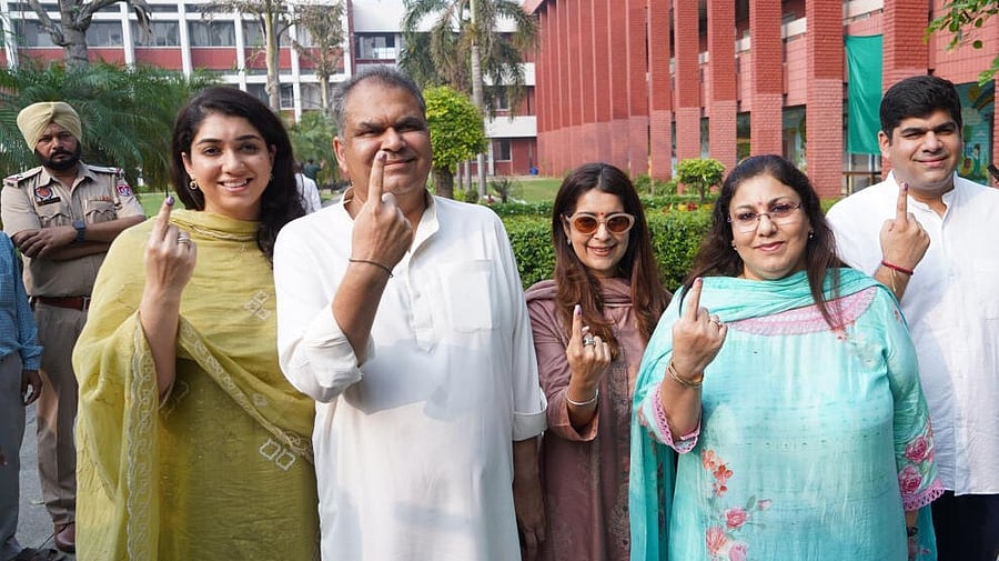 <div class="paragraphs"><p>AAP leader Sanjeev Arora with his family members </p></div>