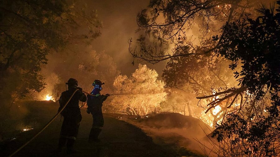 <div class="paragraphs"><p>Firefighters try to tackle a wildfire burning on Chios island, Greece.</p></div>
