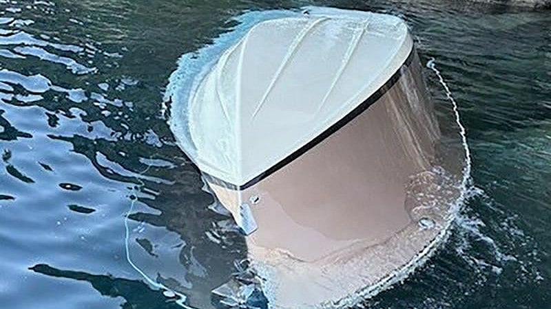 <div class="paragraphs"><p>Boat capsizes on Lake Tahoe</p></div>