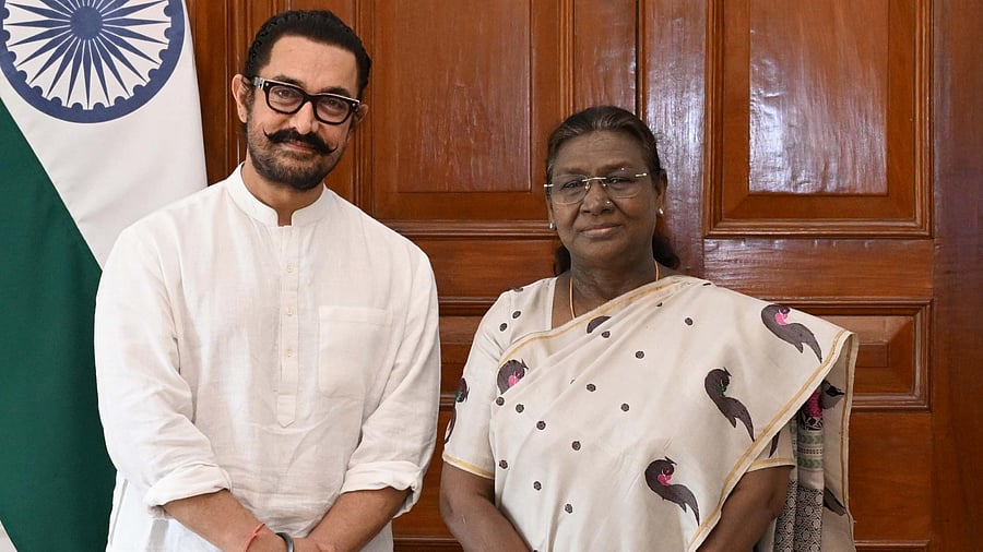 <div class="paragraphs"><p>Aamir Khan with&nbsp;President Droupadi Murmu.</p></div>