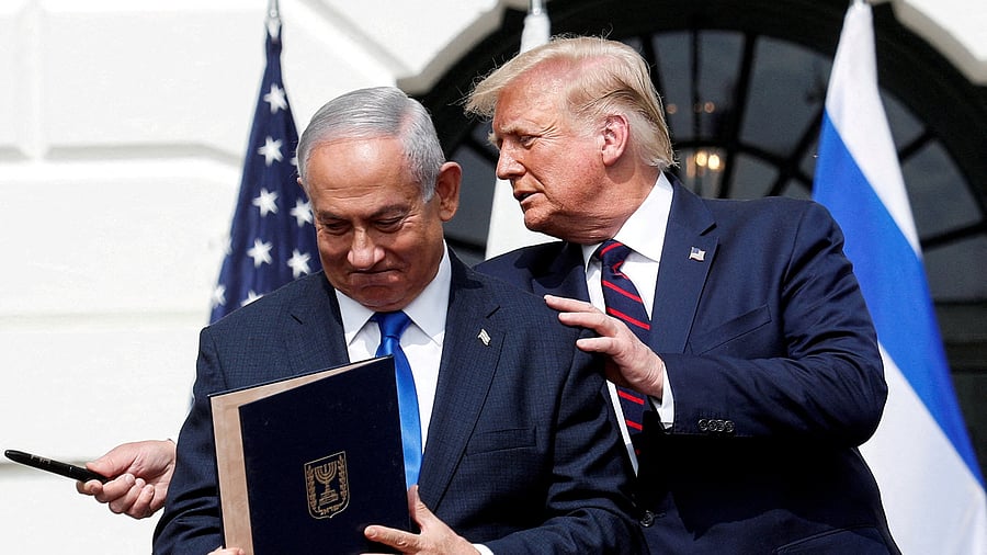 <div class="paragraphs"><p>Israeli Prime Minister Benjamin Netanyahu stands with US President Donald Trump </p></div>