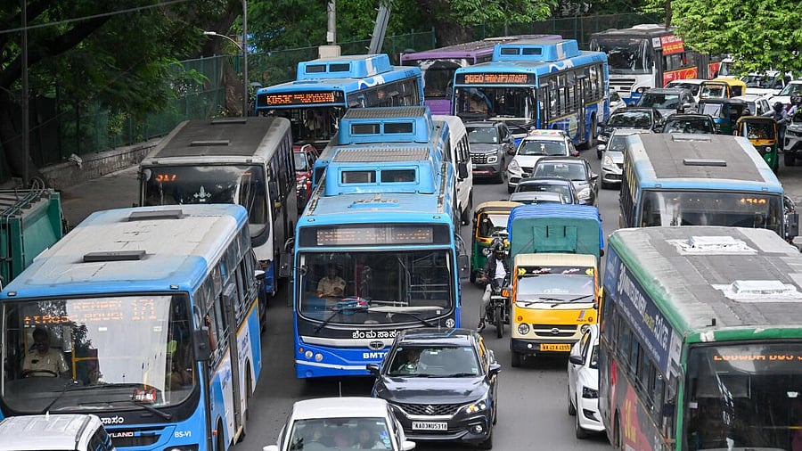 <div class="paragraphs"><p>Traffic in Bengaluru</p></div>