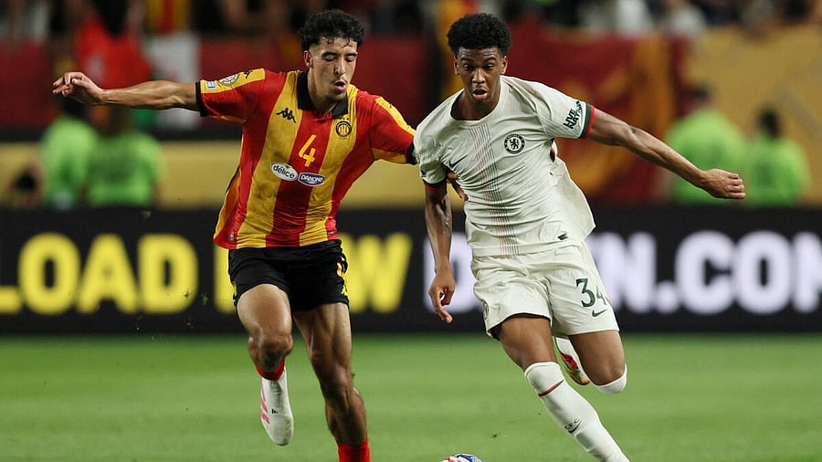 <div class="paragraphs"><p>Esperance Sportive de Tunis' Mohamed Derbali in action with Chelsea's Josh Acheampong.</p></div>