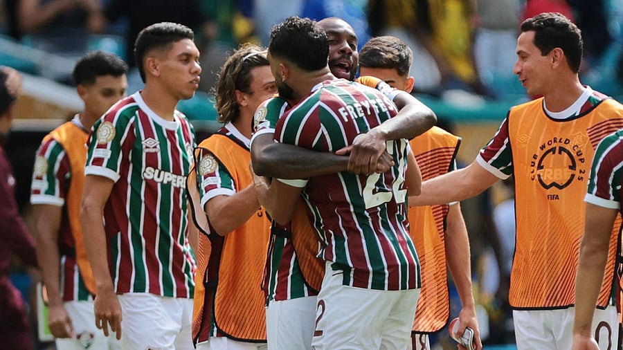 <div class="paragraphs"><p>Fluminense's Samuel Xavier celebrates with Juan Freytes after the match </p></div>