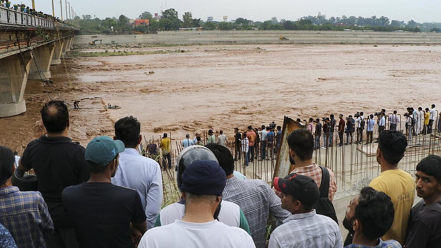 <div class="paragraphs"><p>State Disaster Response Force (SDRF) team rescues a man stuck in the middle of Tawi river following flash flood after heavy rainfall, in Jammu, Wednesday, June 25, 2025. </p></div>