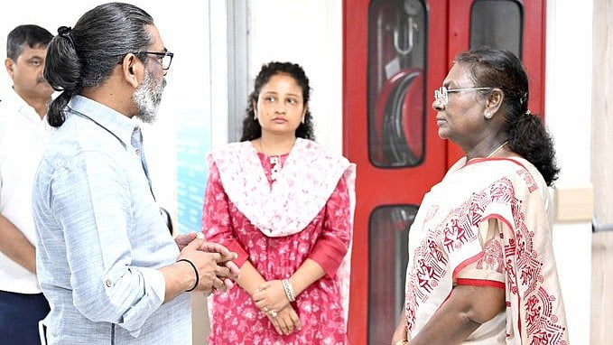 <div class="paragraphs"><p>President Droupadi Murmu met Soren's son and Jharkhand Chief Minister Hemant Soren, and enquired about his father's health.</p></div>