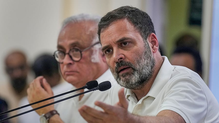 <div class="paragraphs"><p>Congress leader Rahul Gandhi with party leader Jairam Ramesh </p></div>