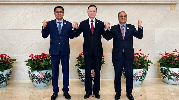 <div class="paragraphs"><p>Vice Foreign Minister Sun Weidong attends the China-Bangladesh-Pakistan Vice Foreign Minister/Foreign Secretary meeting on June 19, 2025</p></div>