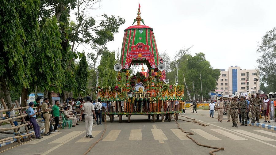 <div class="paragraphs"><p>Security personnel stand near the 'chariot' outside Jagannath Dham ahead of Lord Jagannath Rath Yatra, in Digha, West Bengal.</p></div>