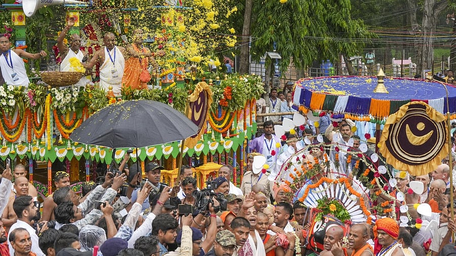<div class="paragraphs"><p>An idol of Lord Jagannath being carried by ISKCON monks during the Pahandi ritual as part of the annual Rath Yatra festival, at Digha, in Purba Medinipur district, West Bengal.</p></div>
