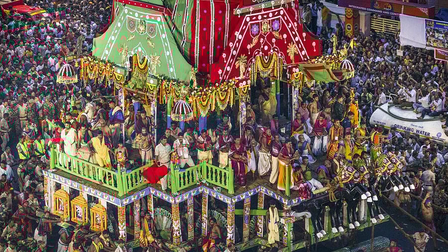 <div class="paragraphs"><p>People pull chariots of Lord Jagannath, Lord Balabhadra and Goddess Subhadra during the annual ‘Rath Yatra’, at the Jagannath Temple, in Puri</p></div>