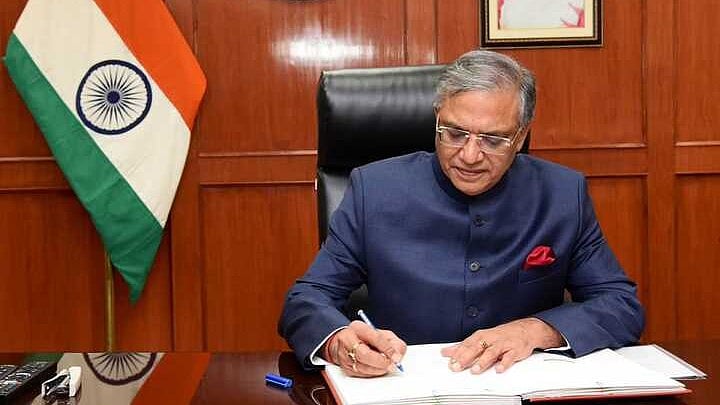 <div class="paragraphs"><p>CEC Gyanesh Kumar</p></div>