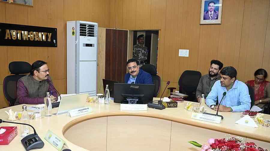 <div class="paragraphs"><p>Secretary, Ministry of Ports, Shipping &amp; Waterways (MoPSW) T K Ramachandran  having a word with NMPA Chairman  A V Ramana, during his visit to New Mangalore Port. </p></div>