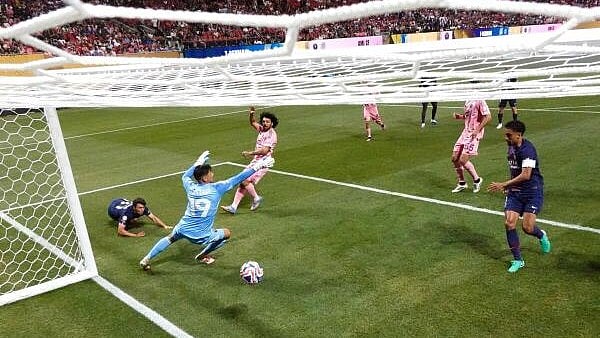 <div class="paragraphs"><p>Paris St Germain's Joao Neves scores their first goal</p></div>