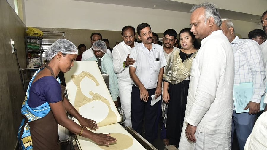 <div class="paragraphs"><p>The Kalaburagi district administration has been instrumental in providing a good market for the skills of Kalaburagi women and helping them in value addition, Kharge said. </p></div>