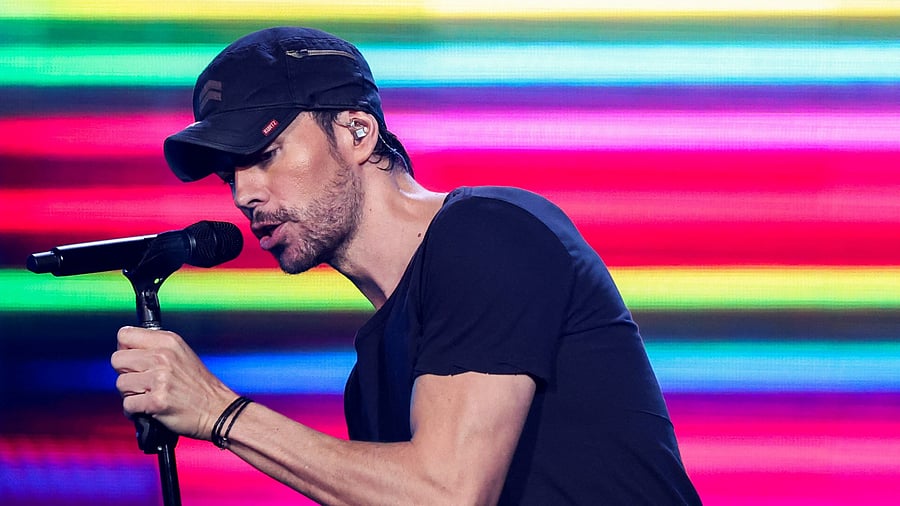 <div class="paragraphs"><p>Enrique Iglesias</p></div>