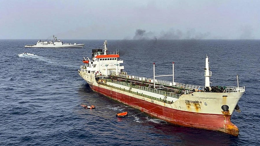 <div class="paragraphs"><p>Indian Navy personnel from stealth frigate INS Tabar engage in rescue operations aboard Pulau-flagged tanker MT Yi Cheng 6, which caught fire in the engine room and suffered a total power failure while en route from Kandla to Shinas.</p></div>
