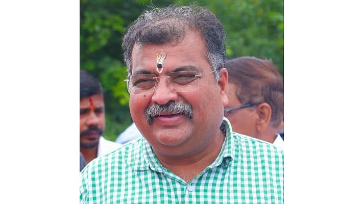 <div class="paragraphs"><p>Ravindra Chavan</p></div>