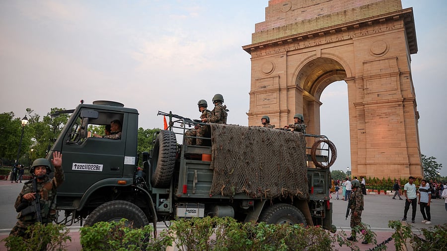 <div class="paragraphs"><p>Military personnel with Indian Army stand guard at India Gate in New Delhi.</p></div>