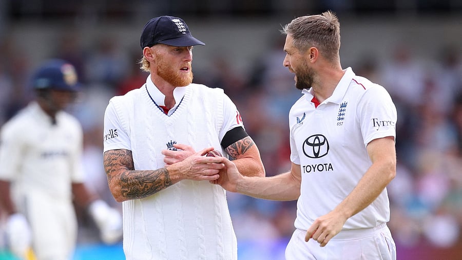 <div class="paragraphs"><p> England's Ben Stokes and Chris Woakes</p></div>
