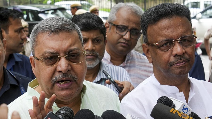 <div class="paragraphs"><p>TMC leader Kalyan Banerjee speaks to media media after meeting Election Commissioners at in New Delhi. </p></div>