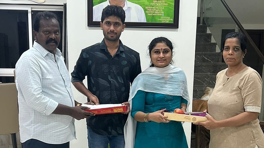 <div class="paragraphs"><p>Thiruvuru MLA, Kolikapudi Srinivas Rao presenting new set of clothes to&nbsp; Nikhil and Ramya recently.&nbsp;</p></div>