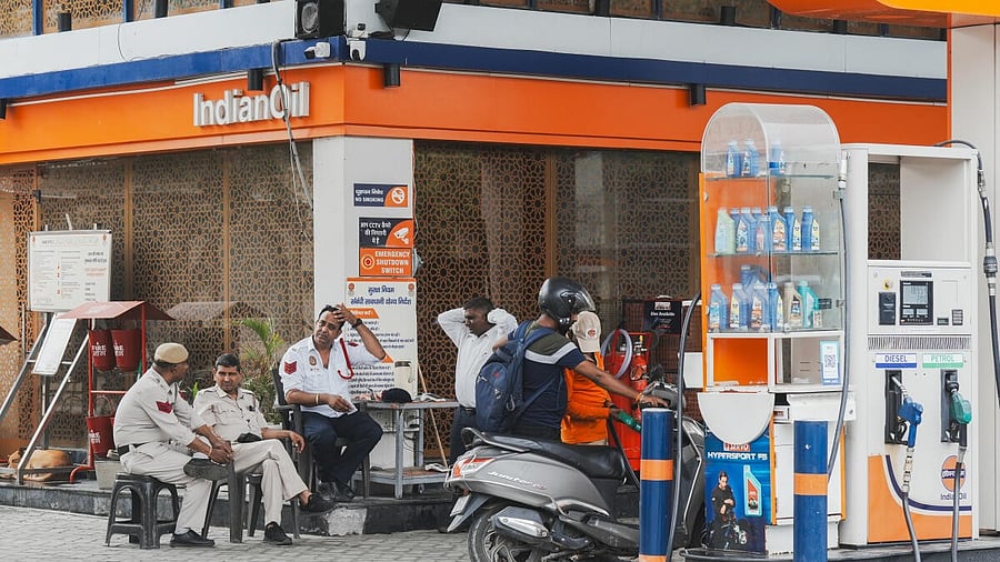 <div class="paragraphs"><p>Police personnel keep a vigil at a petrol pump after fuel ban for end-of-life (EoL) vehicles under the directions of Commission for Air Quality Management (CAQM), in New Delhi, Tuesday, July 1, 2025.</p></div>