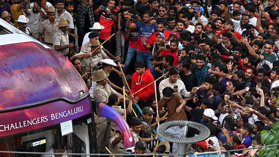 <div class="paragraphs"><p>A huge number of people outside M Chinnaswamy Stadium throng to witness the victory celebration of Royal Challengers Bengaluru's win in the 18th edition of the Indian Premier League at their home ground on Wednesday, June 4, 2025.</p></div>