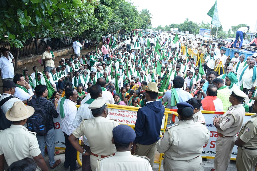 <div class="paragraphs"><p>Residents, especially farmers of 13 villages in Jangamakote Hobli of Chikkaballapur's Sidlaghatta taluk, stage a protest in front of the Deputy Commissioner’s office in Chikkaballapur on Tuesday, opposing the government’s move to acquire fertile agricultural land for industrial use. </p></div>