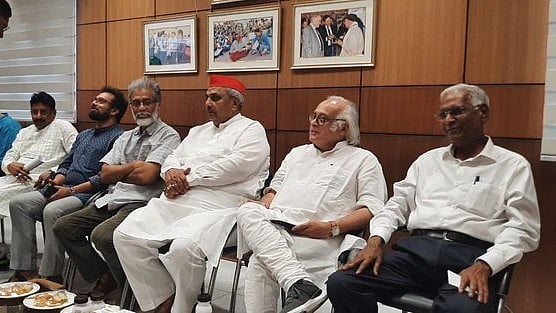 <div class="paragraphs"><p>I.N.D.I.A. bloc leaders meeting with EC on Bihar SIR.</p></div>