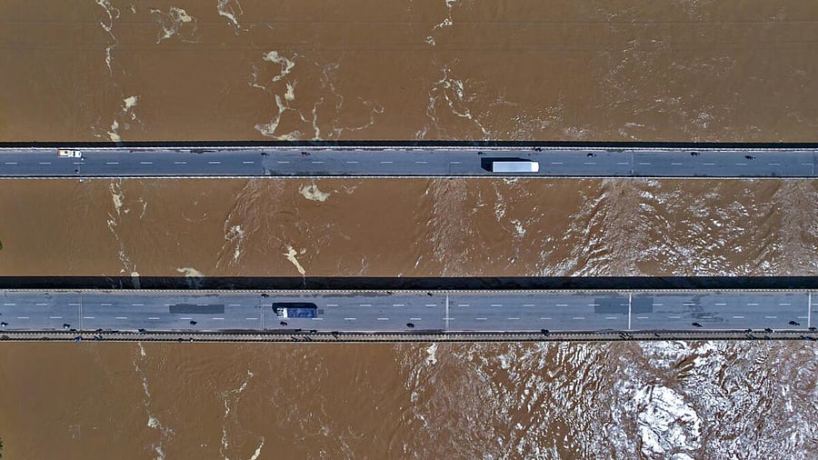 <div class="paragraphs"><p>Vehicles move on bridges over the swollen Subarnarekha river after the release of water from Chandil Dam following heavy rainfall, in Balasore district, Odisha, Monday, June 30, 2025.</p></div>