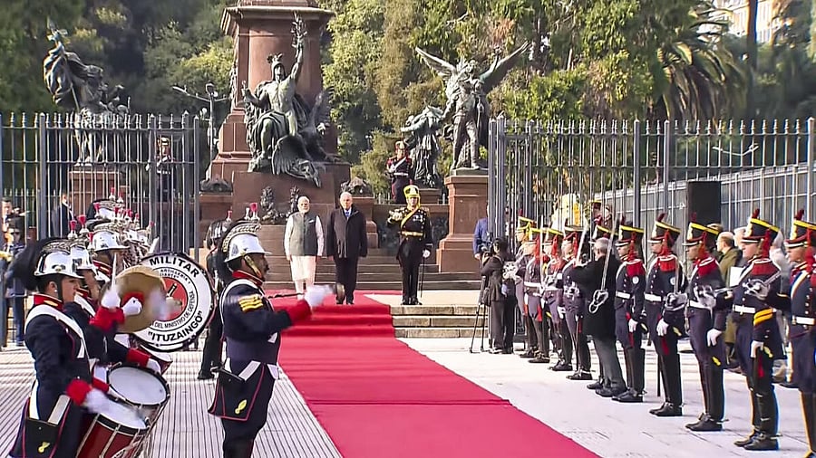 <div class="paragraphs"><p>Prime Minister Narendra Modi pays homage at the San Martin Memorial, in Buenos Aires, Argentina, Saturday, July 5, 2025.</p></div>