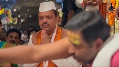 <div class="paragraphs"><p>CM Devendra Fadnavis performed the puja along with his wife Amruta Fadnavis.</p></div>