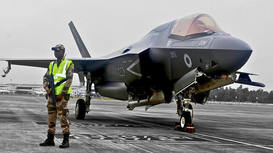 <div class="paragraphs"><p>British aviation team to land in Kerala to repair stranded F-35B fighter jet</p><p></p></div>