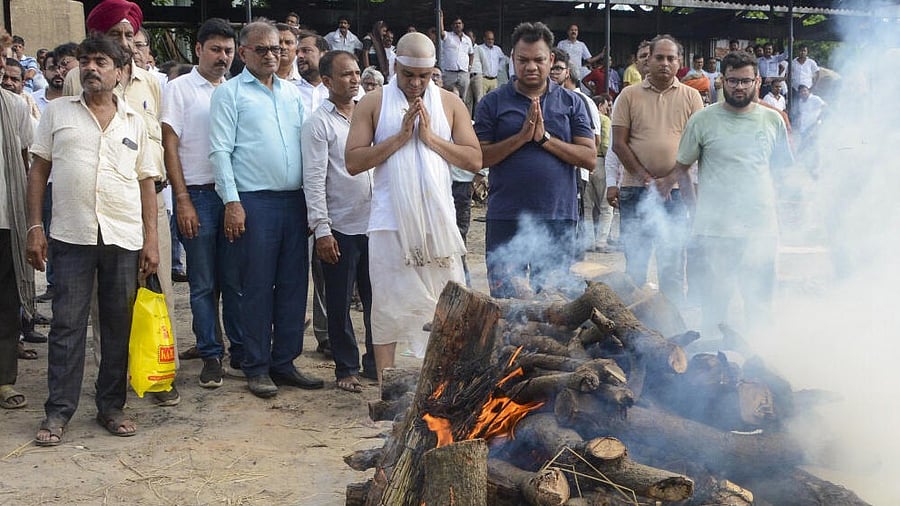 <div class="paragraphs"><p>Businessman Gopal Khemka's funeral</p></div>